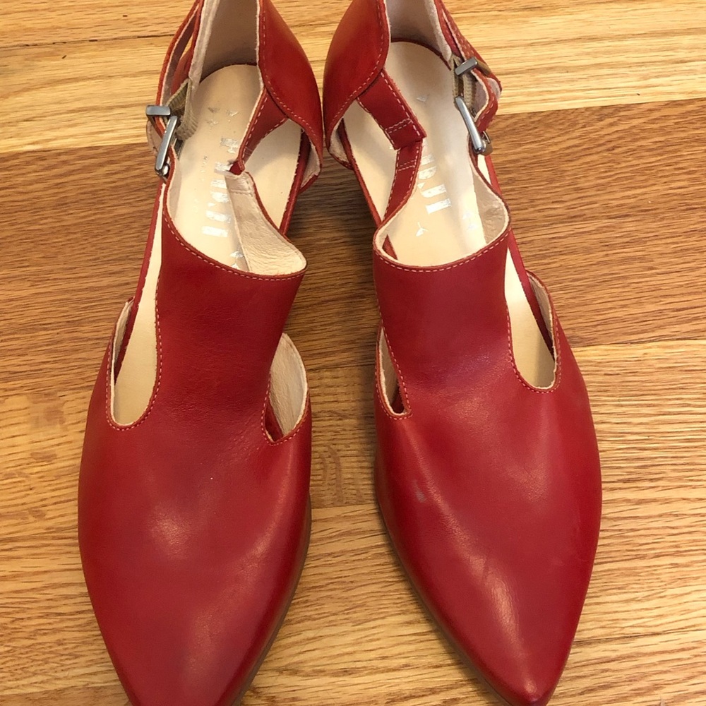 Fidji red leather strap heels
